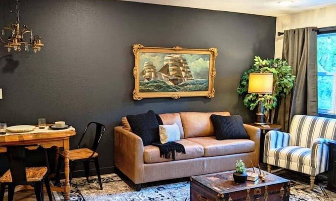 Manhattan House | Vintage Ships Inn Duplex