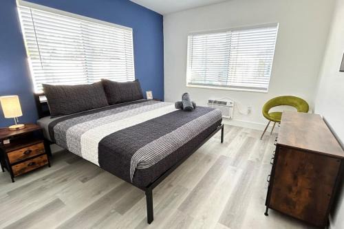 West Avenue Apartment | Vintage Vibes Modern Flair South Beach Sanctuary