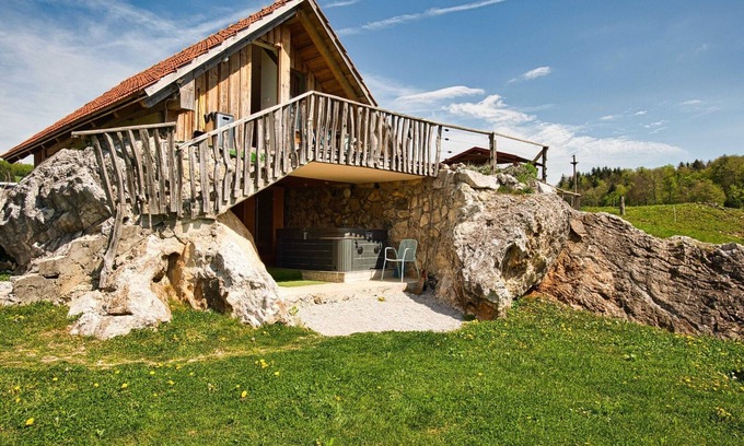 Ivancna Gorica Cottage | Visnja Gora Meadow Hideaway with Terrace - One Bedroom Cottage with Terrace