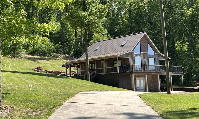 Pitman Cabin | Vista Getaway - Secluded country cabin, with wrap around porch and patio