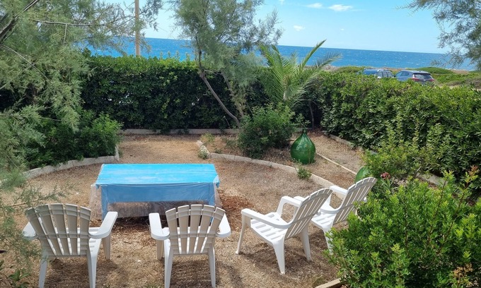 Posto Rosso Villa | Vista mare: villa di 220 mq sul mare Ionio, accesso al mare con passarella