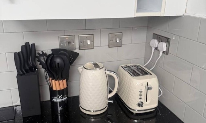 South Norwood Apartment | Vistara - 1BR Flat - Close to London & Gatwick
