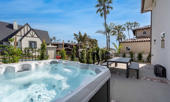 Beach Barber Tract Apartment | VistaSECONDFLOOR2BR|BBQ&HotTubAccess