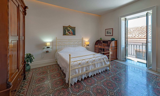 Old Town Apartment | Vittorio Emanuele Street House