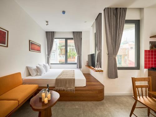 District 1 Apartment | VIVARO Villa Downtown-Big Terrace for Friends-Pool BBQ-Free WiFi