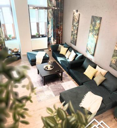 Arad Apartment | VOK Luxury Home I Tropical Living