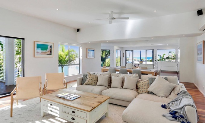 Sunrise Beach House | Voyagers Vista - Walk to Beach & Sunshine Beach Village