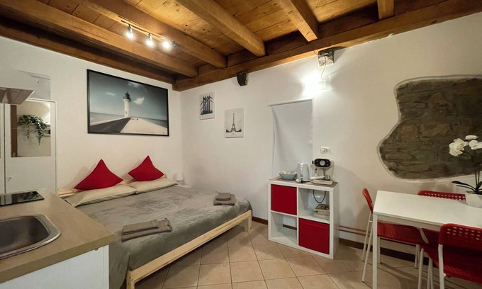 Barriera Vecchia-San Giacomo Apartment | Vrbo Property