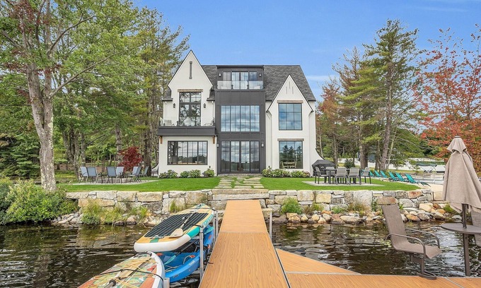 Winchendon House | VRBO Top 10 of 2024!- Copley's Lakefront Cottage on Lake Monomonac