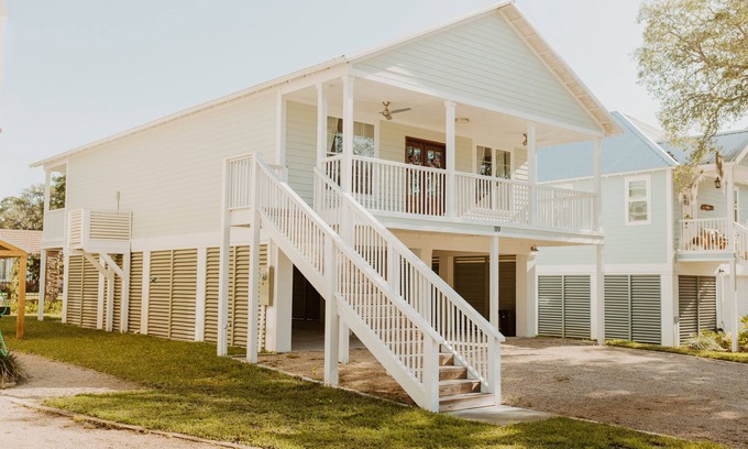 Steinhatchee House | VV’s Villa Steinhatchee Landing Resort- Dog Friendly