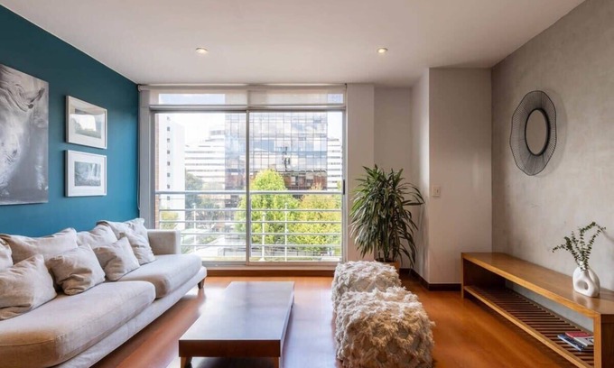 La Gran Via Apartment | w* | Vibrant Duplex in Chico