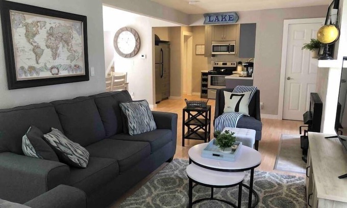 Muskego House | W172-Center-1 · Lake Muskego House, Walk to Stores & Restaurants