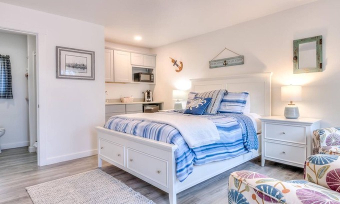 Depoe Bay Apartment | W4 - Blue @ Whale Inn