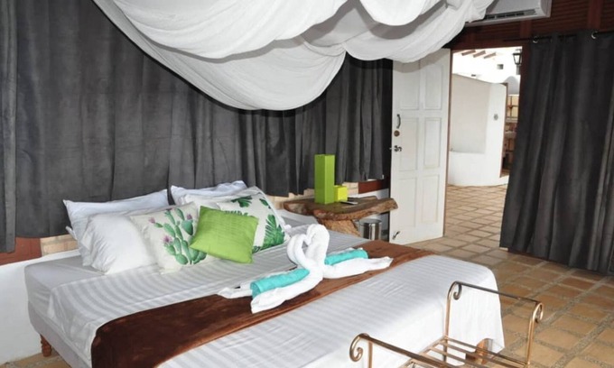 Soto Bed & Breakfast | Wacawa Tower @ Oceanview B&B Curacao offers the traveler many things to see