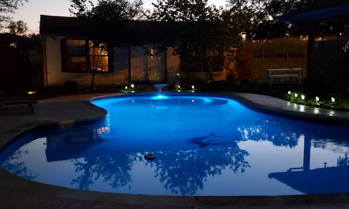 Marlin Cabin | waco Area Fun Family Bunkhouse Amazing Pool Golf Countryside