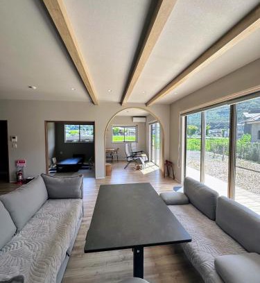 Fujikawaguchiko House | wag ur day - Spacious Villa Sleeps 10 Pet-Friendly dogs and cats Up to 7 Huge Private Dog Run