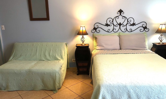 Waikiki Apartment | ~Waikiki~ LOWEST RATES IN AREA ~ Studio ~ Fully Furn ~ Blocks to Beach ~