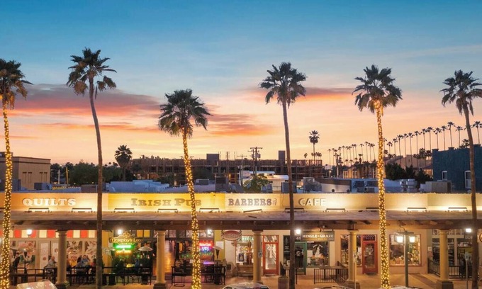 Chandler House | Waikiki-Sparkling Heated Pool-Downtown Chandler