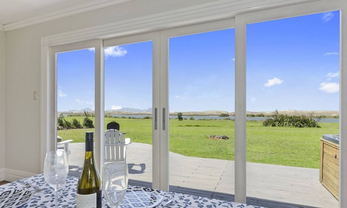 Waipu House | Waipu Dunes - with SpanWaterfront walk to the beach. Pet-Friendly!nWaipu Cove