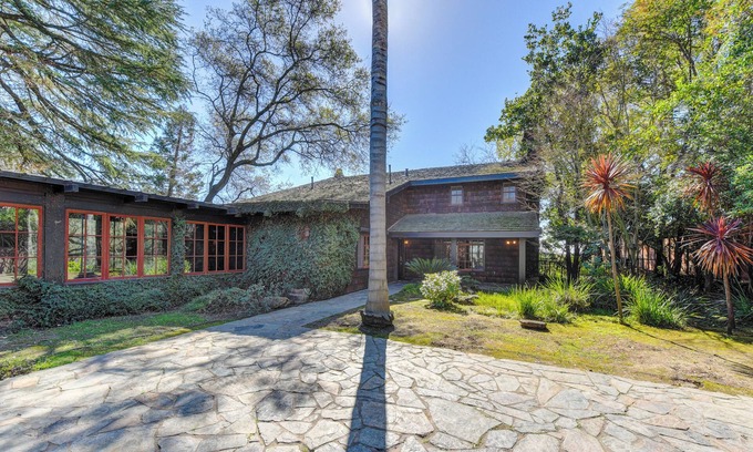 Fair Oaks House | Wake up to glorious river views in private luxury, with no chore list!