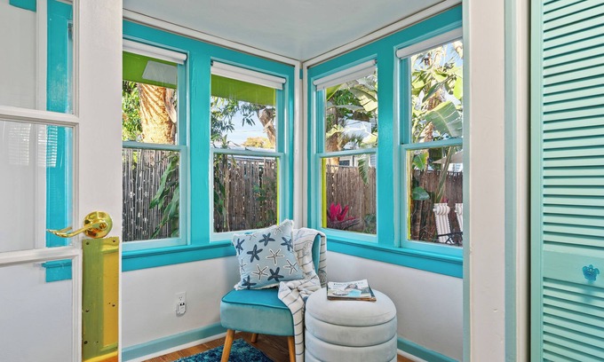 Lake Worth House | Walk Downtown; Beach 1.1 miles, Bar, Karaoke, Family Friendly, Jimmy Buffet Vibe