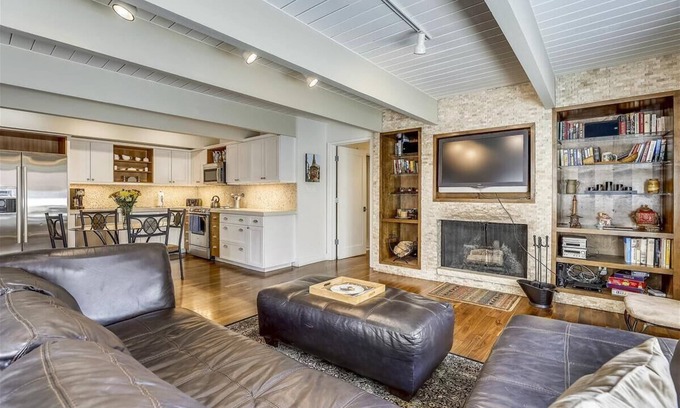 Aspen Condo | Walk Everywhere! Deluxe Downtown Condo w/Hot Tub