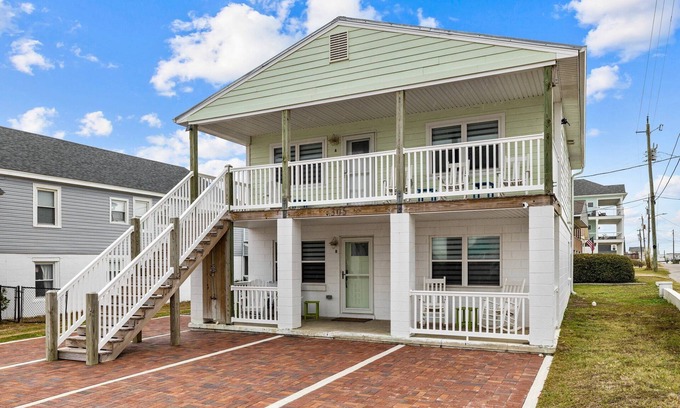 Atlantic Beach House | Walk on the Beach "Downtown" - your feet in the sand in 250 ft. Pet friendly