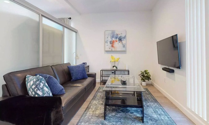 Pasadena Apartment | Walk - Relax - Cook - Work - Enjoy!