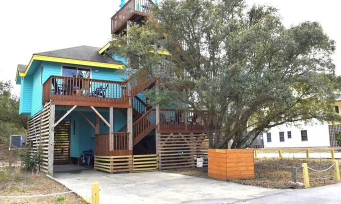Ocean Sands House | Walk to Beach, Jacuzzi, Treetop Deck, Outdoor Bath, Love Pets!