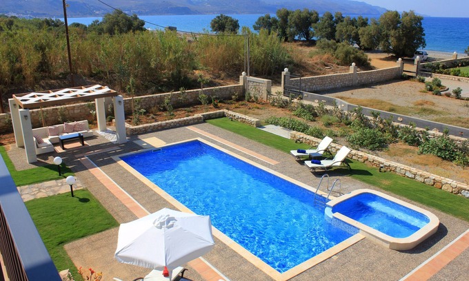 Rapaniana Villa | Walk to beach! Luxury and Serenity, Seaside Home