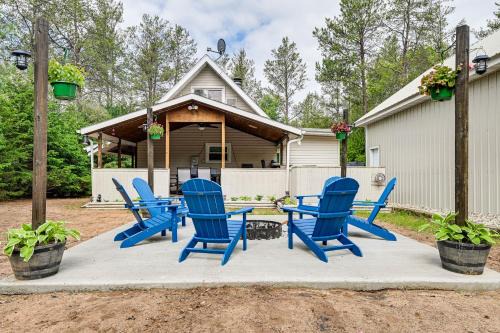 Friendship House | Walk to Castle Rock County Park Rustic Cabin