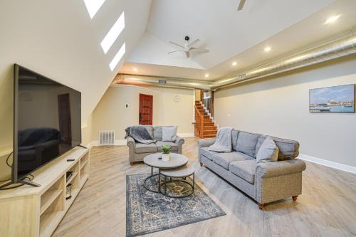 Troy Apartment | Walk to Dtwn and Waterfront Roomy Troy Apt