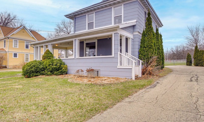 Green Lake House | Walk to Dtwn Green Lake: Peaceful Getaway w/Porch