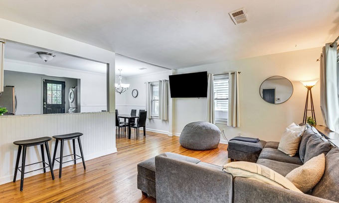 East Side House | Walk to Golf: Cozy Home w/Lush Yard in Atlanta!