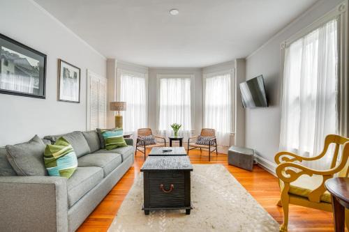 Mid-Cambridge Apartment | Walk to Harvard Square Apartment in Cambridge