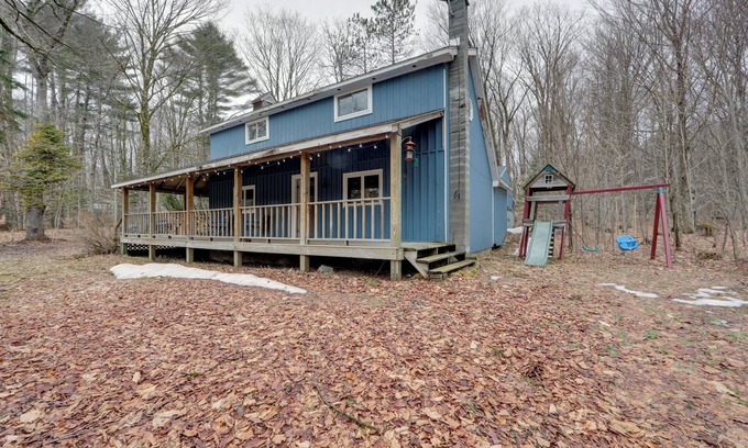 Remsen Cabin | Walk to Hinckley Reservoir: Cabin w/Deck & Yard!