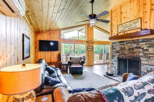 Kelleys Island House | Walk to Lake Kelleys Island Gem with Deck!