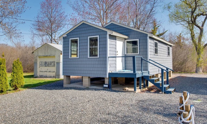 York Beach Cottage | Walk to Long Sands Beach: Cottage w/Fire Pits!