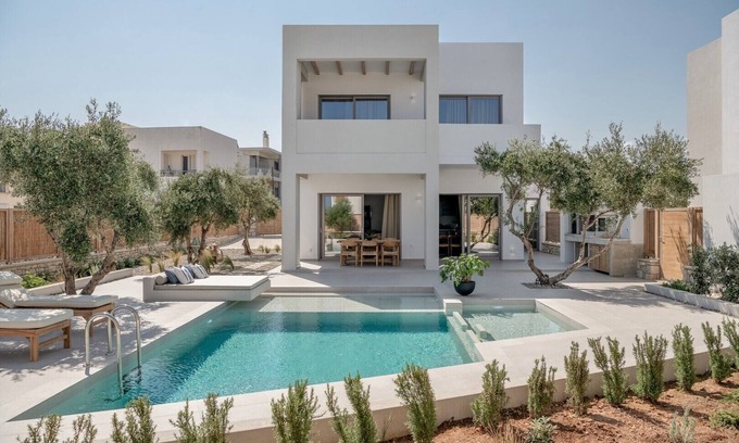 Tavronitis Villa | Walk to Market & Taverna★500mt to the beach★Lux villa★Outdoor Jacuzzi★BBQ & Wifi