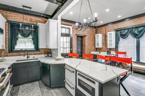 Stockade Historic District Apartment | Walk to Nott Memorial Studious Retreat Near Eats