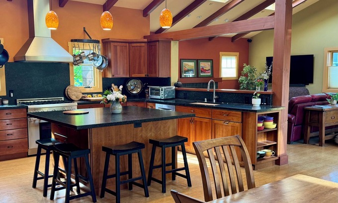 Pacific Grove House | Walk to ocean, downtown. Spacious Craftsman 3BR House Pacific Grove.