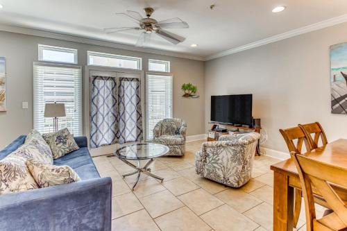 Myrtle Beach House | Walk to Ocean Myrtle Beach Townhome with Balcony!