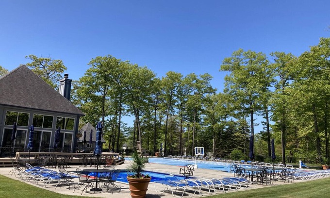 Jefferson Township House | 🏊‍♂️ Walk to the Pool, 🌲 Relax in the Trees – Your Summer Escape Awaits! ☀️