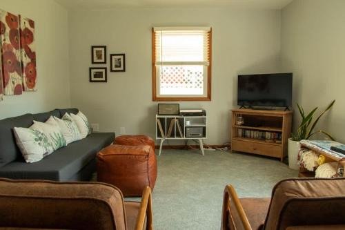 Alto Pass House | Walk to Weddings-Wineries-Trails Family Friendly Home in Downtown Alto Pass
