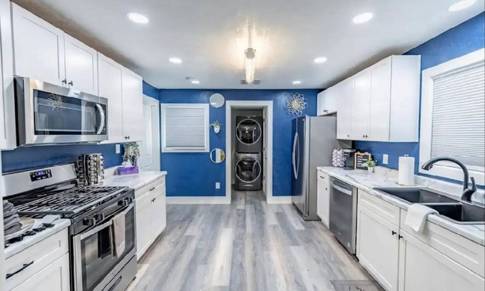 Williams House | Walk Train & Rte 66/The Stay @ Seven One Three
