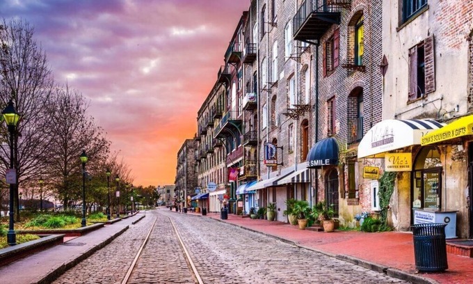 Savannah Victorian District House | Walkable 2BR Home I Forsyth Park & Historic District Steps Away