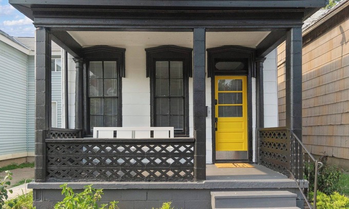 West Central House | Walkable to Downtown! Home for 7!