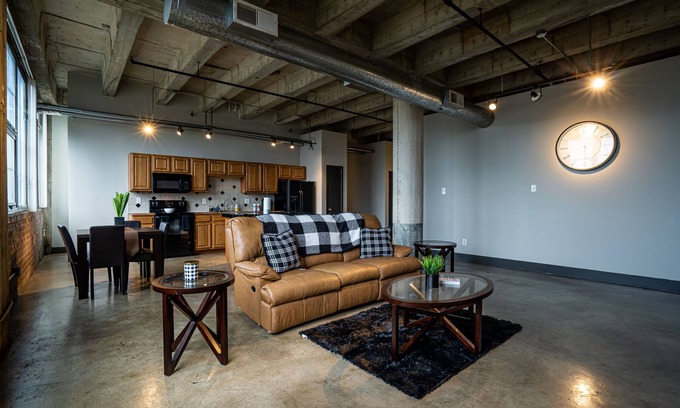 South Central Houston Apartment | Walking distance MinuteMaid Park/GRB/Dynamo/Dwntwn