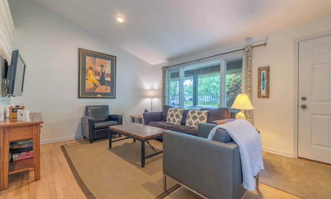 Douglas House | Walking distance to many local attractions - Perfect for a Relaxing Getaway!