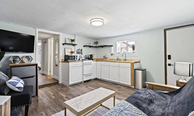 North Star Cottage | Walking distance to restaurants, trails, and cafes. 10 min. uber from airport.